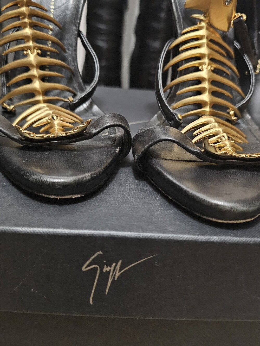 RARE Giuseppi Zanotti Black and Gold Fishbone Sandals - Picture 6 of 16